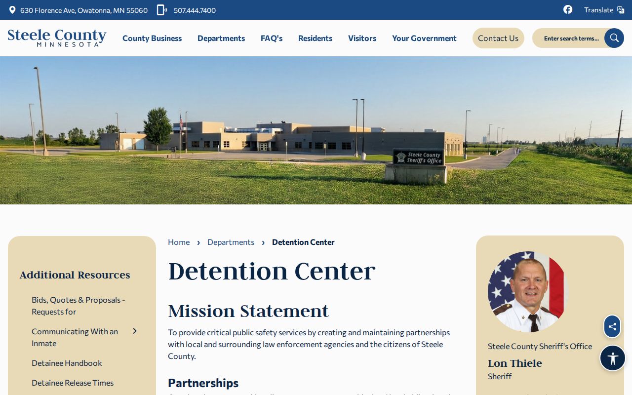 Steele County Detention Center page that publishes active warrant information